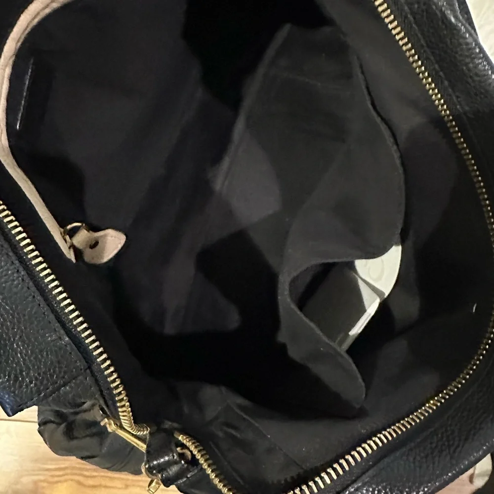 Chloe Paratay Black Elegant Black Leather Handbag - Picture 12 of 16